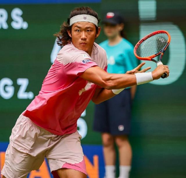 开云体育app-张奔斗：张之臻上演神奇2比5，再入巡回赛4强！