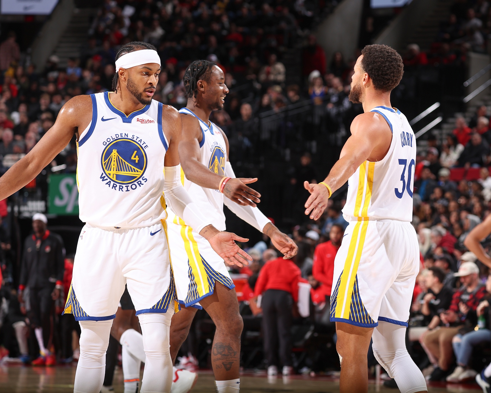 kaiyun-库里谈穆迪:他的三分非常有帮助 他不在乎命中率&投篮没有压力